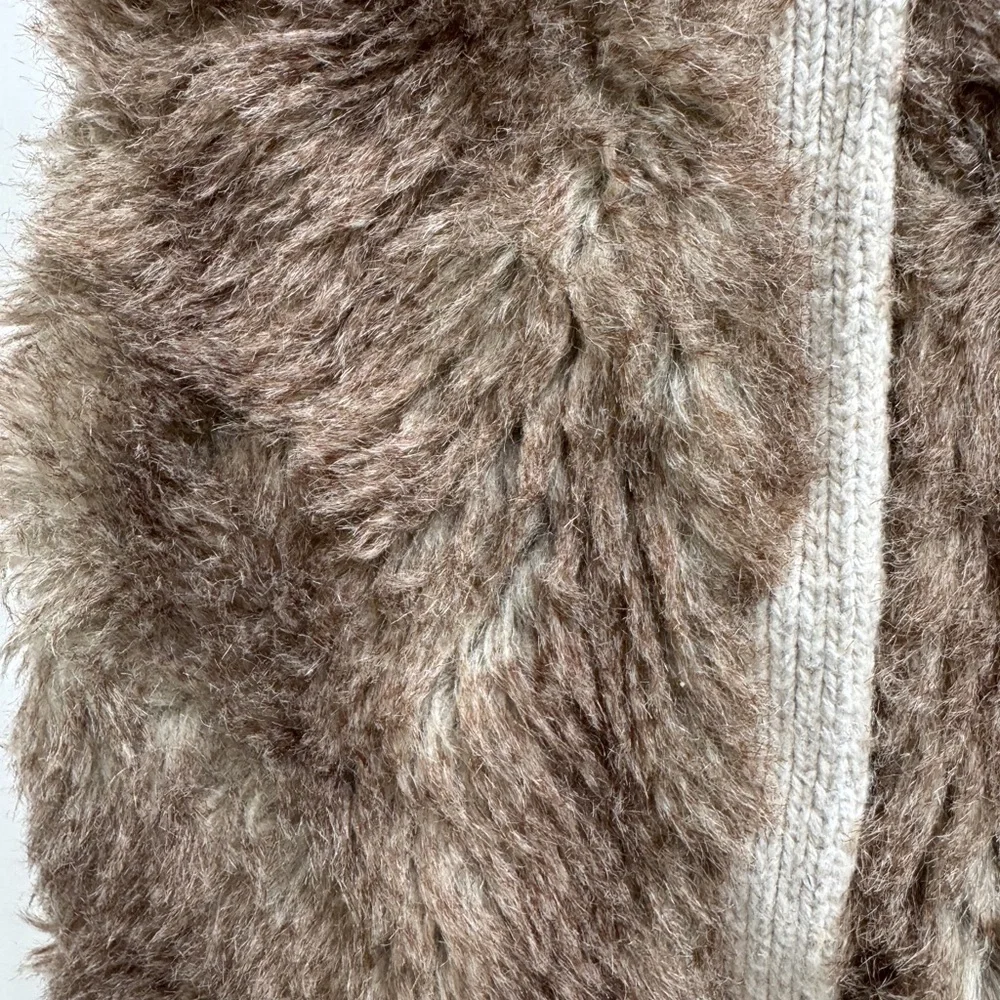 GAP 2T Girls Toddler Faux Fur Sleeveless Vest in Cream and Brown